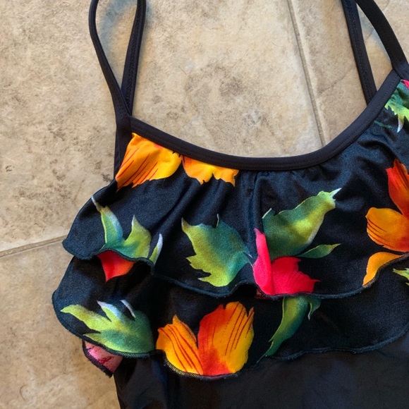 Ceeb | Swimsuit! - Picture 2 of 5